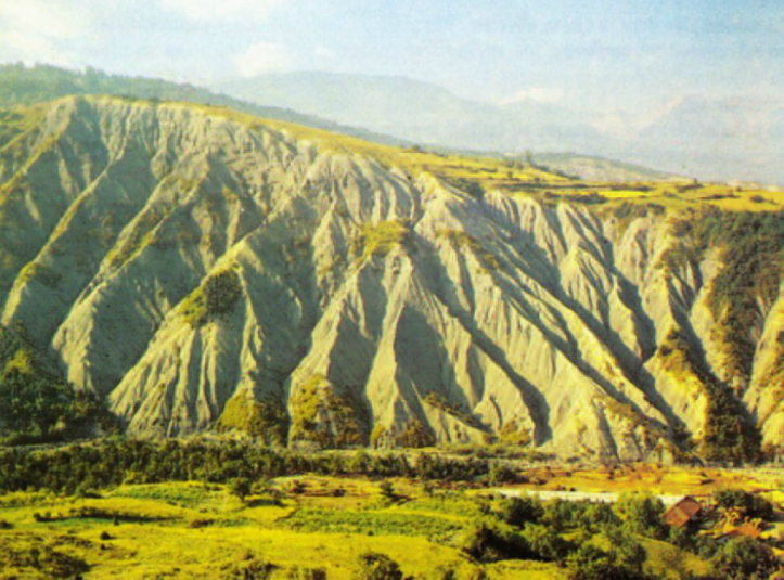 Hinh 9.4. Xói mòn đất do dòng chảy tạm thời