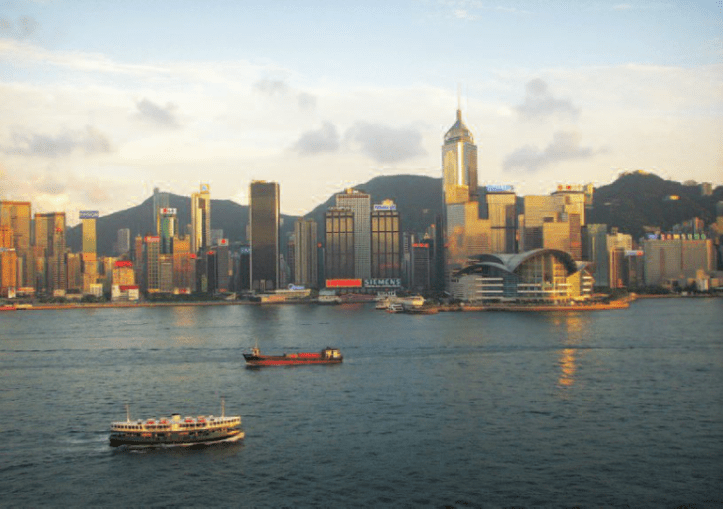 hinh 10.10. Một góc thành phố cảng Hồng Kông, lop 11